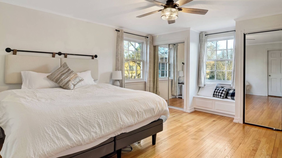 Valparaiso House | Ravine Retreat: Next to Ogden Gardens, Downtown Valparaiso & Close to the Dunes!