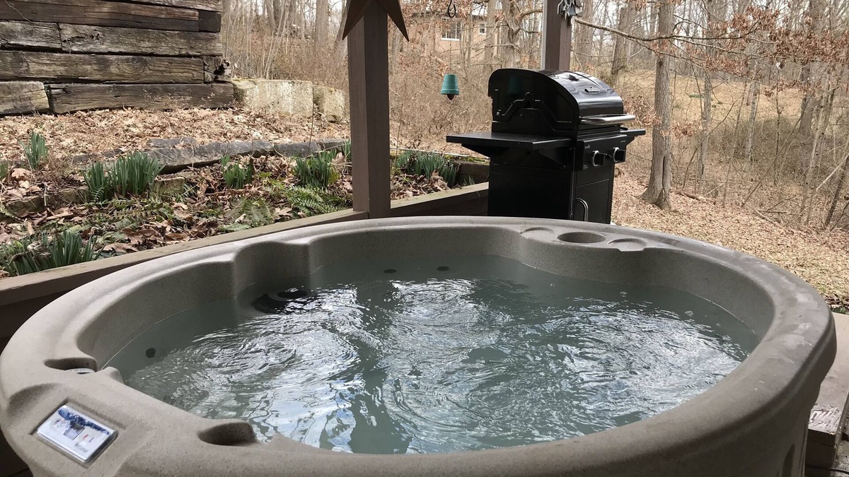 Glouster Cottage | Ravine Trail Cabin at Burr Oak State Park, Drive in, Hike in, Boat in, Sleep in!