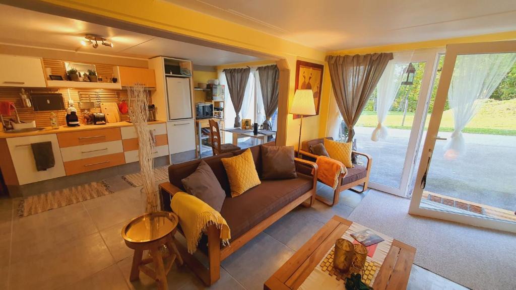 Massonnens Apartment | Ravissant Studio neuf, entièrement equipé, fonctionnel de 40 m2 avec entrée indépendante dans la campagne campagnes