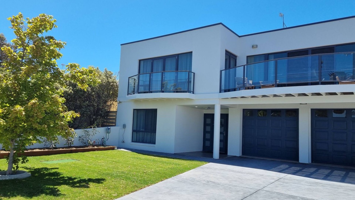Kingscote House | Rawson's Kingscote-Absolute Luxury, Wifi, Billiards, Games Room, Beach Towels