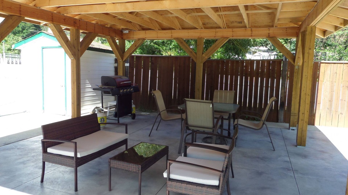 Trail Hotel | Ray Lyn Motel
