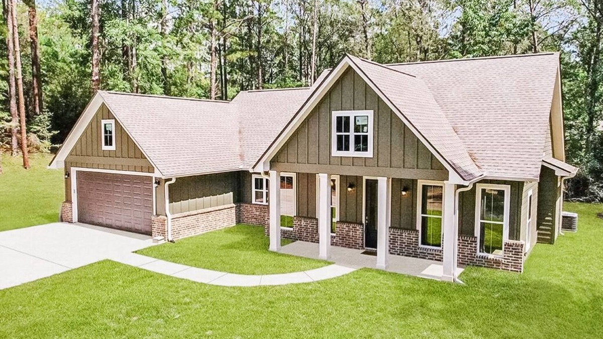 Brookeland House | Rayburn Resort home with access to swimming pool and golf course