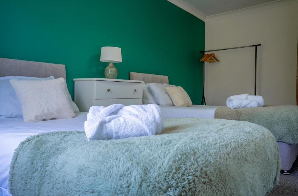 Peterborough House | Raymond James Accommodation, sleeps up to 7, free parking, full amenities and garden