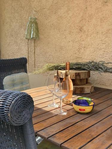Fuveau Apartment | Rdc de ma maison dans un joli village Provençal, 15 mins d'Aix en Pce, open space joliment rénové