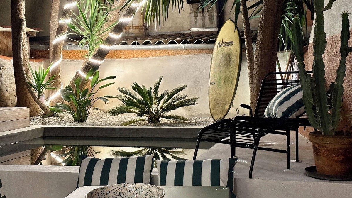 Les Chutes Lavie Condo | RDJ Avec Terrasse et Petite Piscine