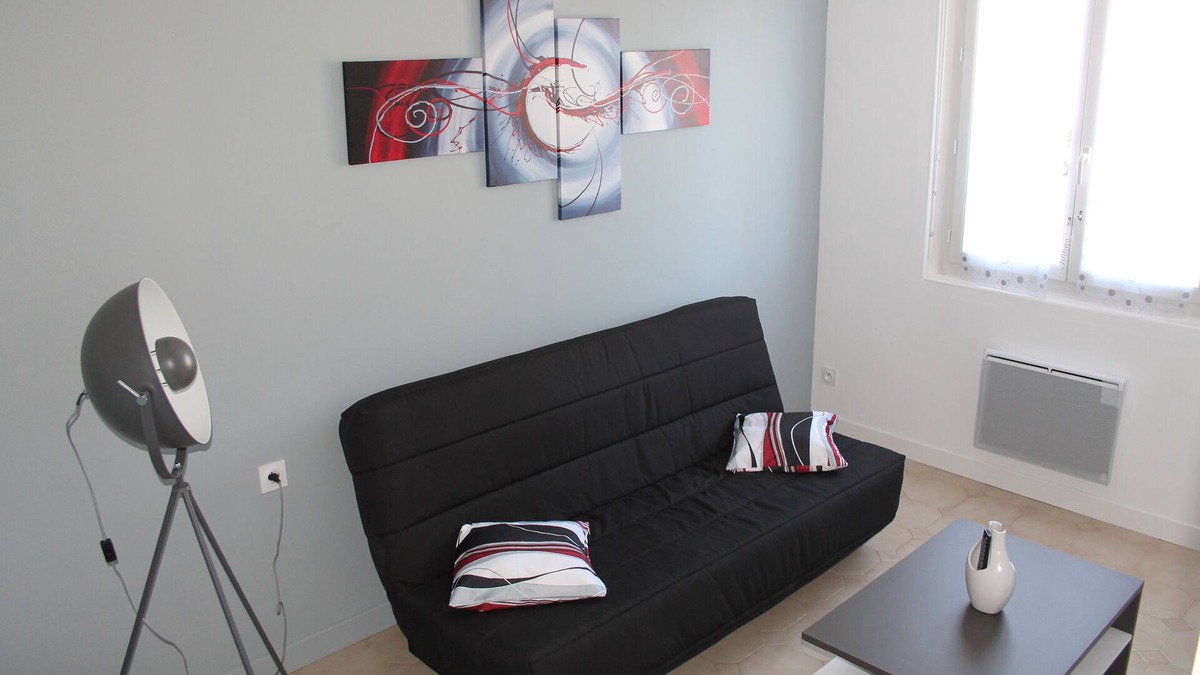 Saint-Hippolyte House | Renovated and air-conditioned house for 6 people near the sea