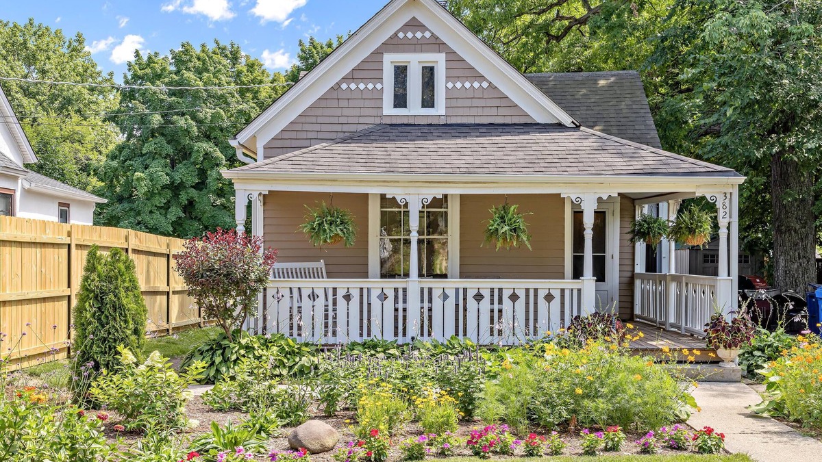Russell Cottage | Re-imagined 1880's cottage walking distance to Highwood, Metra, Lake Michigan