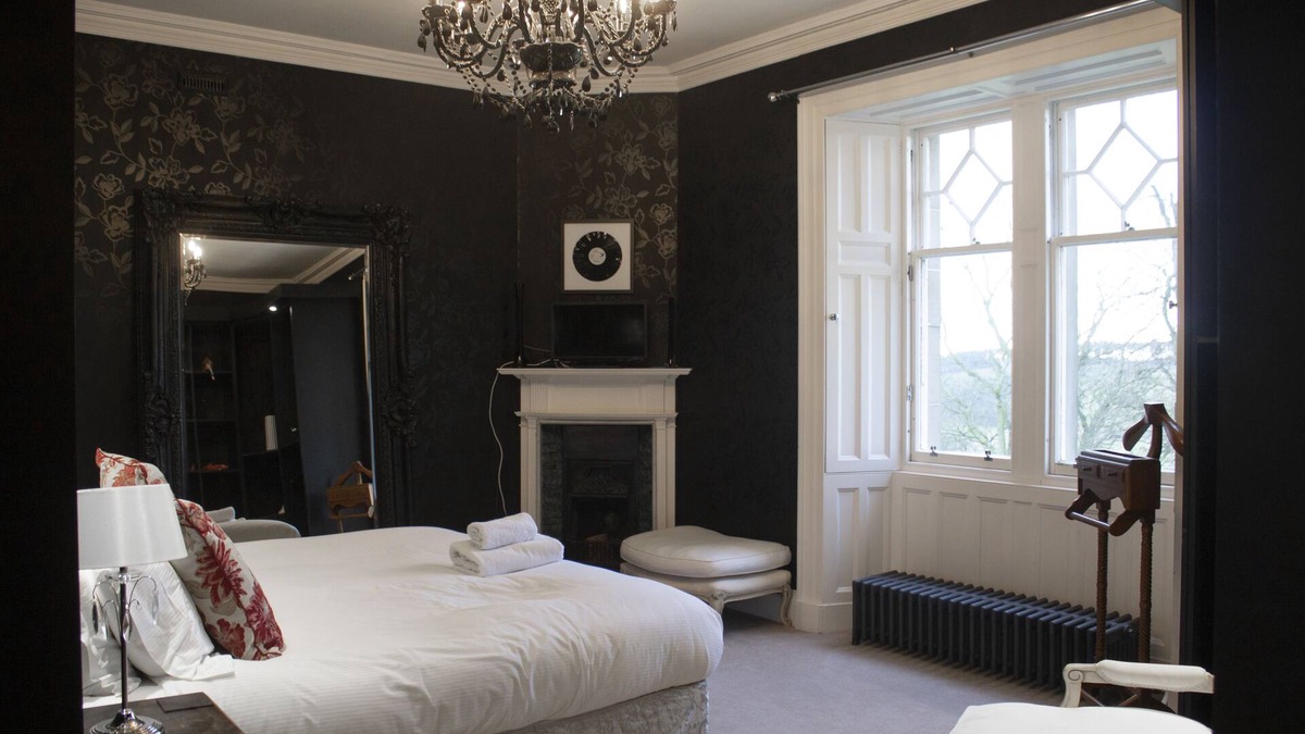 Dunfermline House | Re-Imagined Historical Country House Retreat