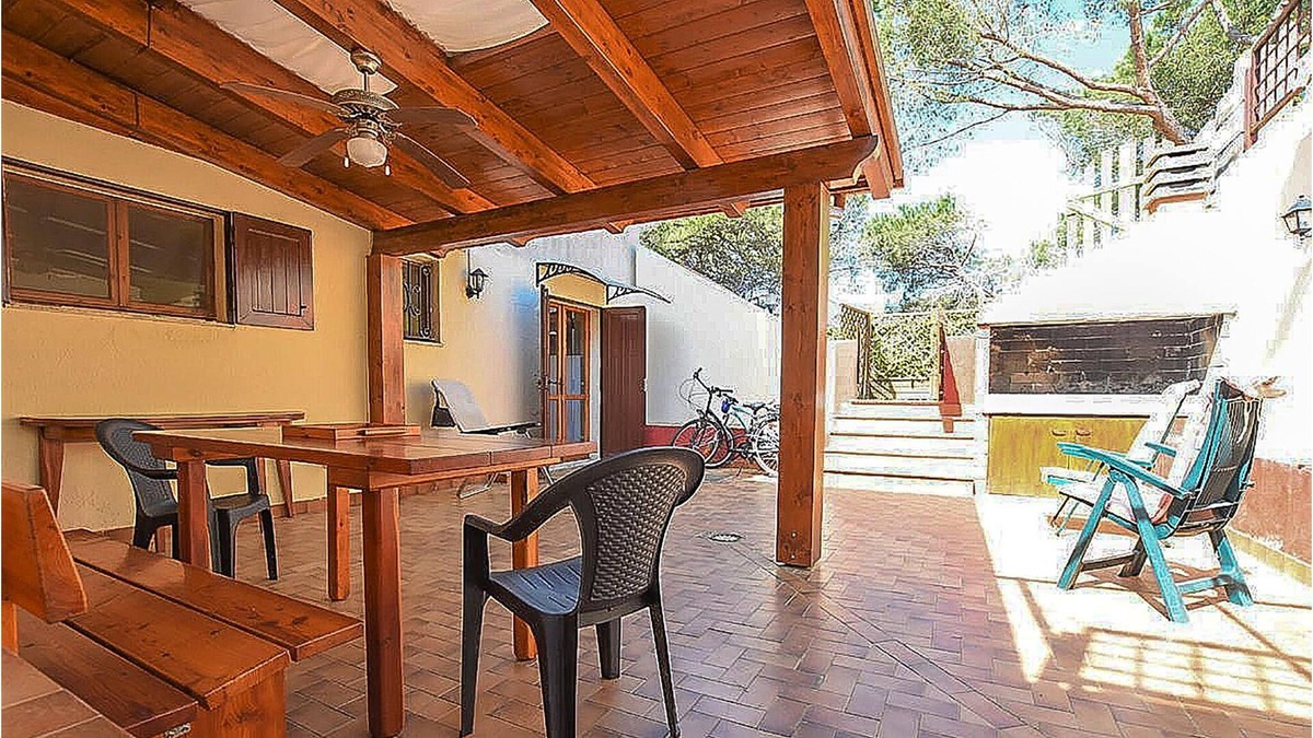 Centro Commerciale Apartment | Reach from this practical apartment, after only a few meters, the sandy beach of Platamona.