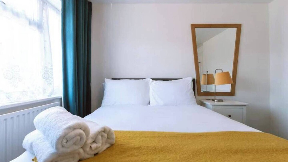 Reading House | Reading - 3-Bed House - Sleeps 6 - Garden - WiFi