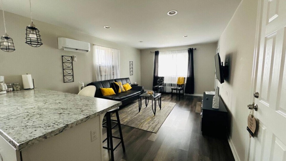 Amberley Village Apartment | Reading-Stylish Apartment for Contemporary Comfort