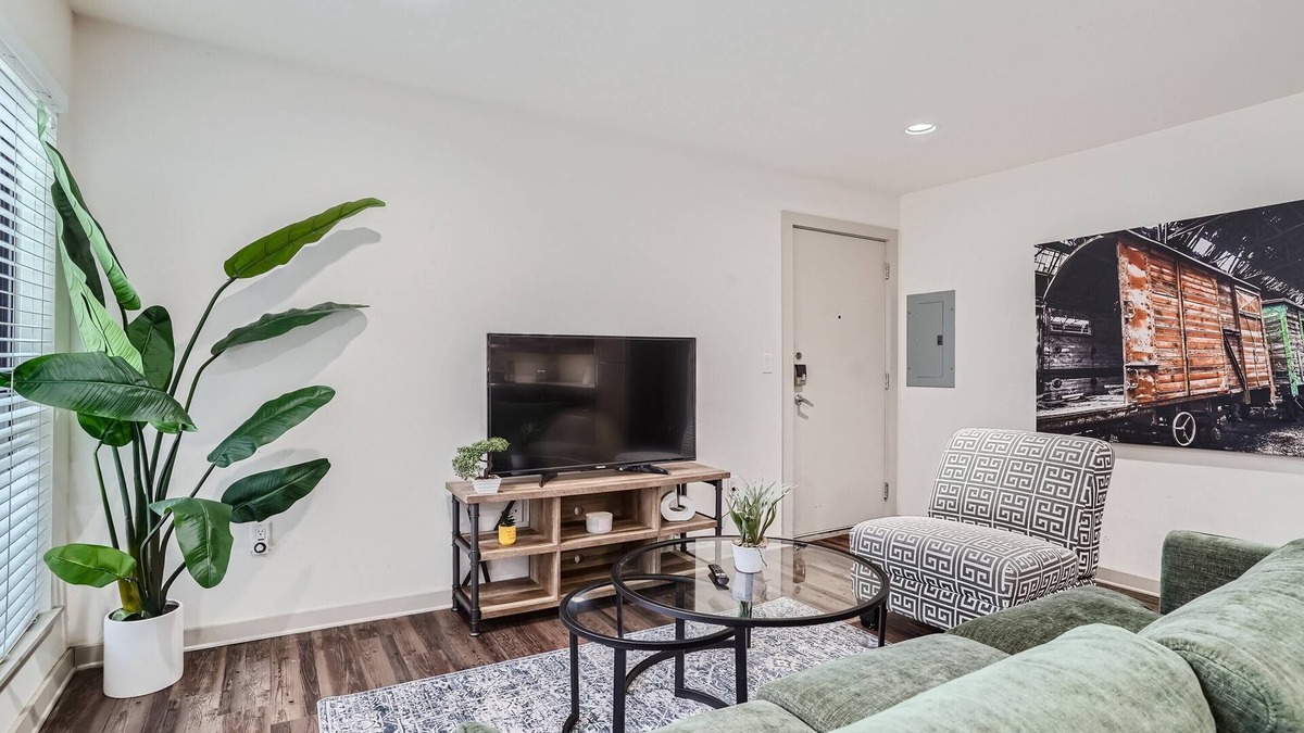 Turtle Creek Apartment | Reagan 104: Comfort & Class in Prime Location