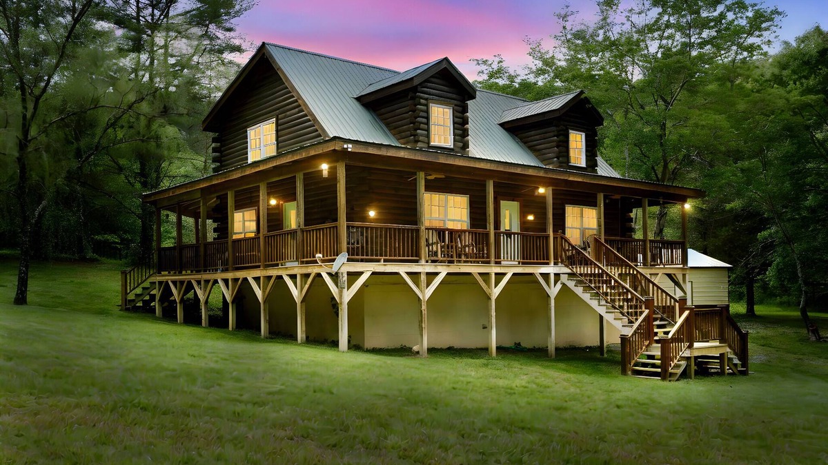 Indian Rock Springs Cabin | Real Log Cabin in Mountain Forest! Pet Friendly, Fiber WiFi, Near Casino/Rafting