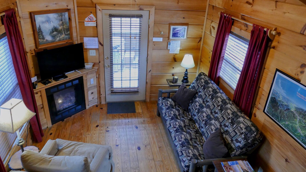 Altamont Cabin | Real Logs-1BR, sleeping loft & futon-sleeps 6. Riverside w/Hot Tub