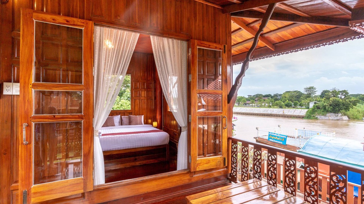 Ayutthaya Cabin | Real Thai Teak House on the River with king bed and nice garden