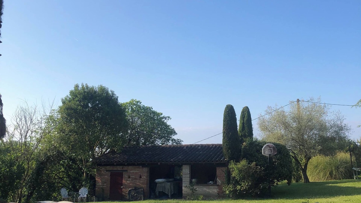 Realville House | Realville gîte with swimming pool sleeps 4