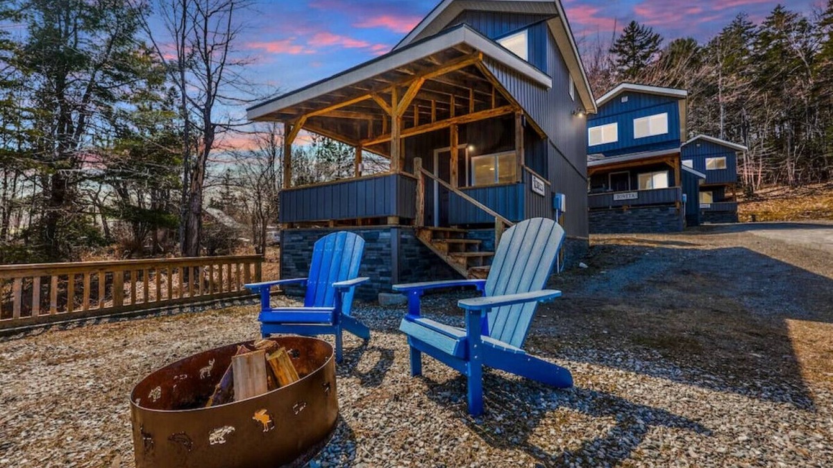 Northeast Somerset Cabin | Rebecca - Cabin 1 · Lawrence's Lakeside Cabins | 'Rebecca' Charming Studio Cabin