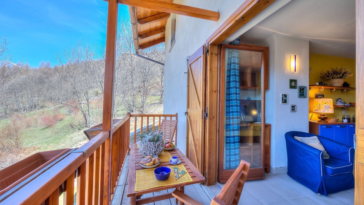 Bardonecchia Apartment | Rebecca's House (few steps from skiing), Bardonecchia, Italy