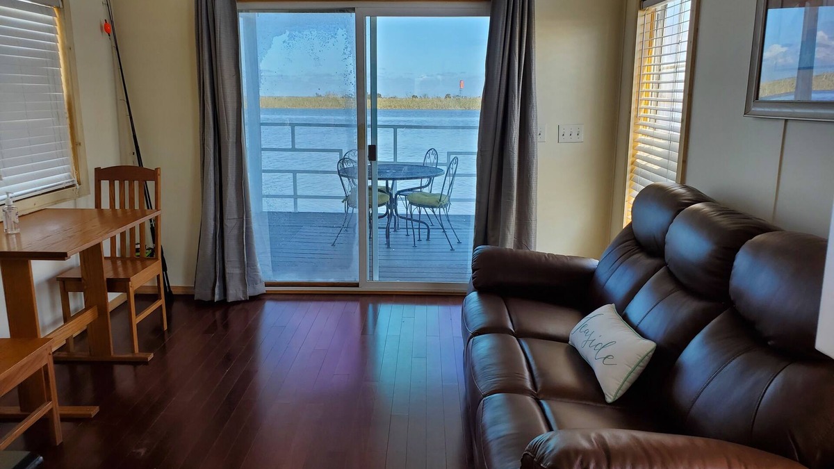 Apalachicola Boat Rental | Rebel's Rest - A Romantic Getaway houseboatnNew Water Filtration System