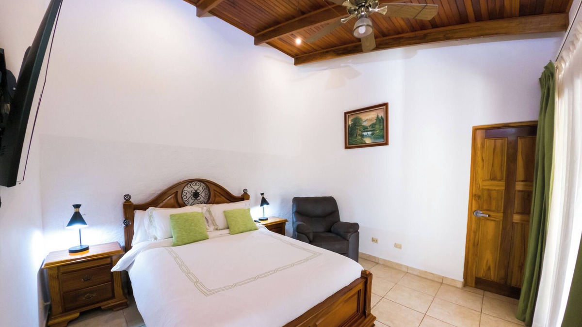 San Diego Apartment | Recamara para 2 personas con baño compartido Bedroom for 2 people with shared bathroom