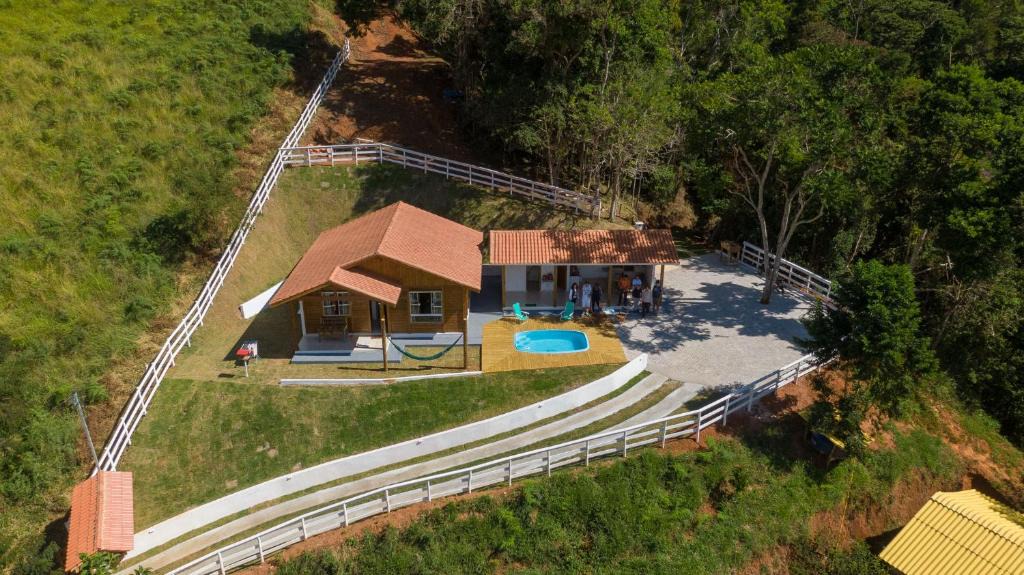 Alto Caparao House | Recanto Águas Nascentes - Casa na serra com piscina e cachoeira no quintal!