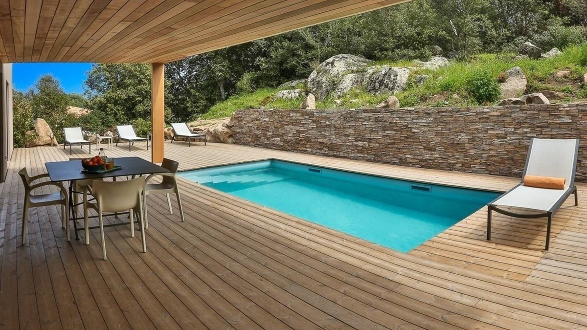 Santa Giulia Villa | RECENT 2 BEDROOM VILLA, HEATED POOL CLOSE TO SANTA-GIULIA