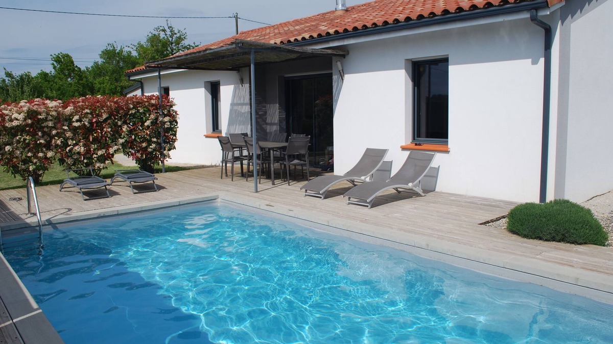 Gigouzac Villa | Recent high-end 4 * villa, quiet with private heated pool, WIFI