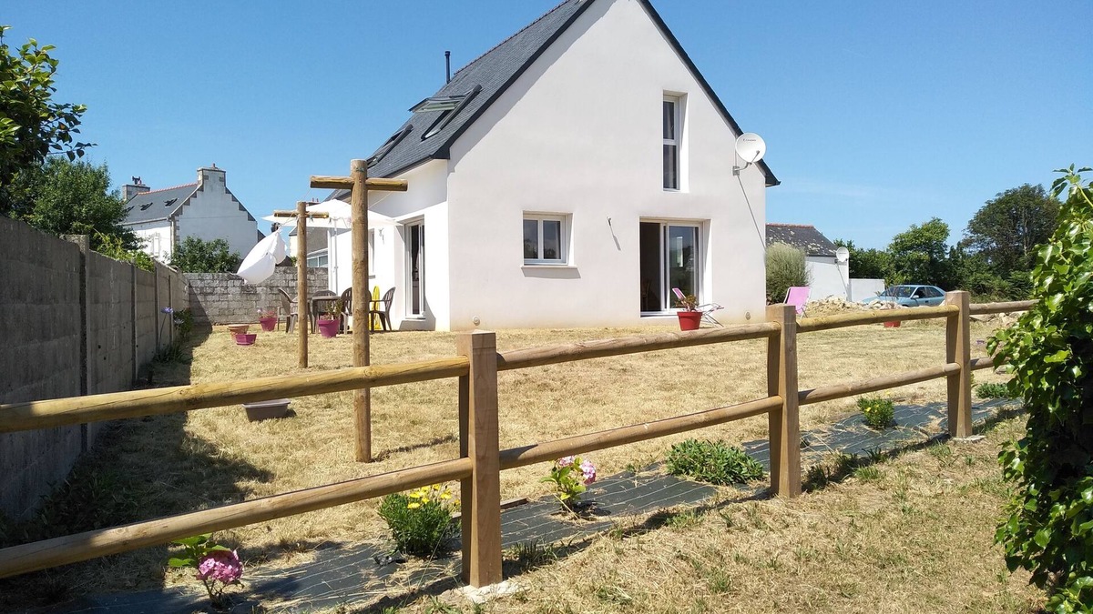 Poulgoazec House | Recent house 600 meters from the beaches, independent in quiet area.