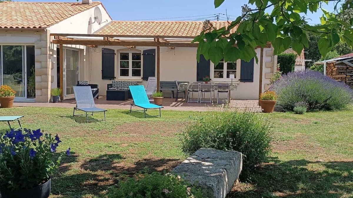 Saint-Porchaire House | Recent House in the Heart of the Countryside