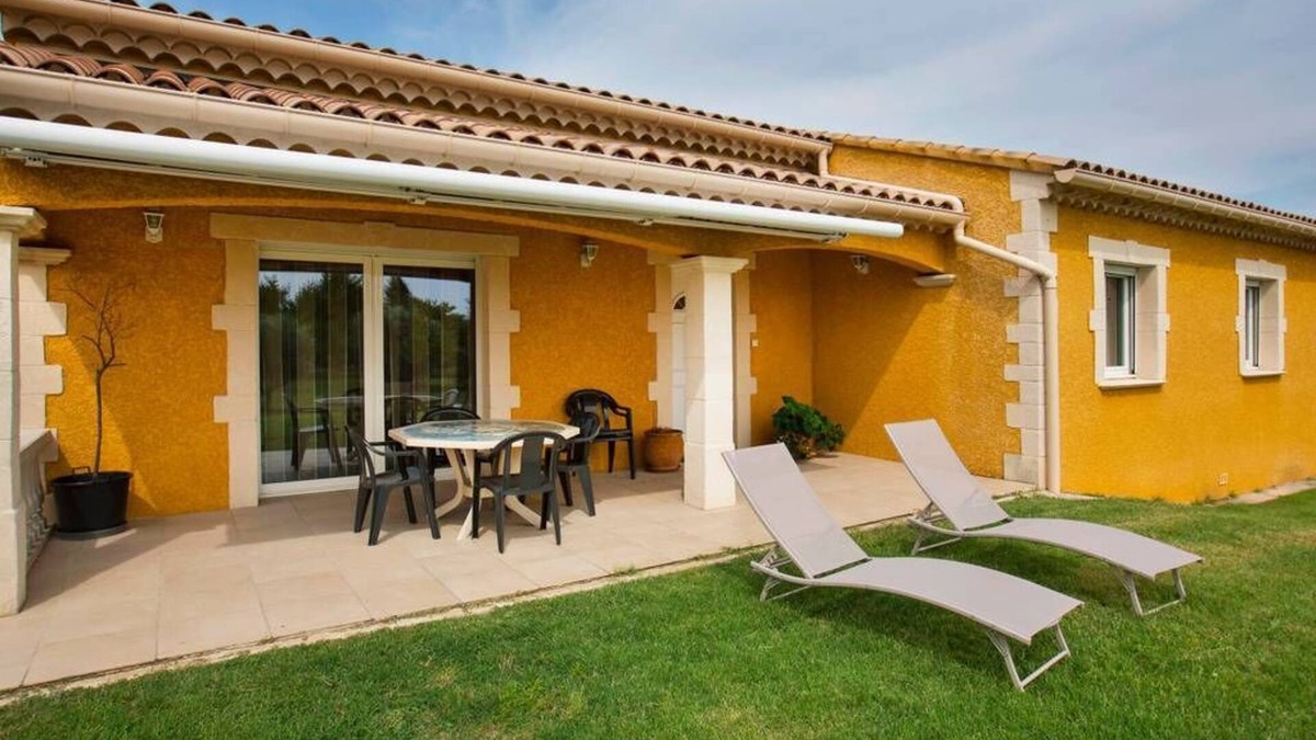 Lapalud House | recent house with large plot