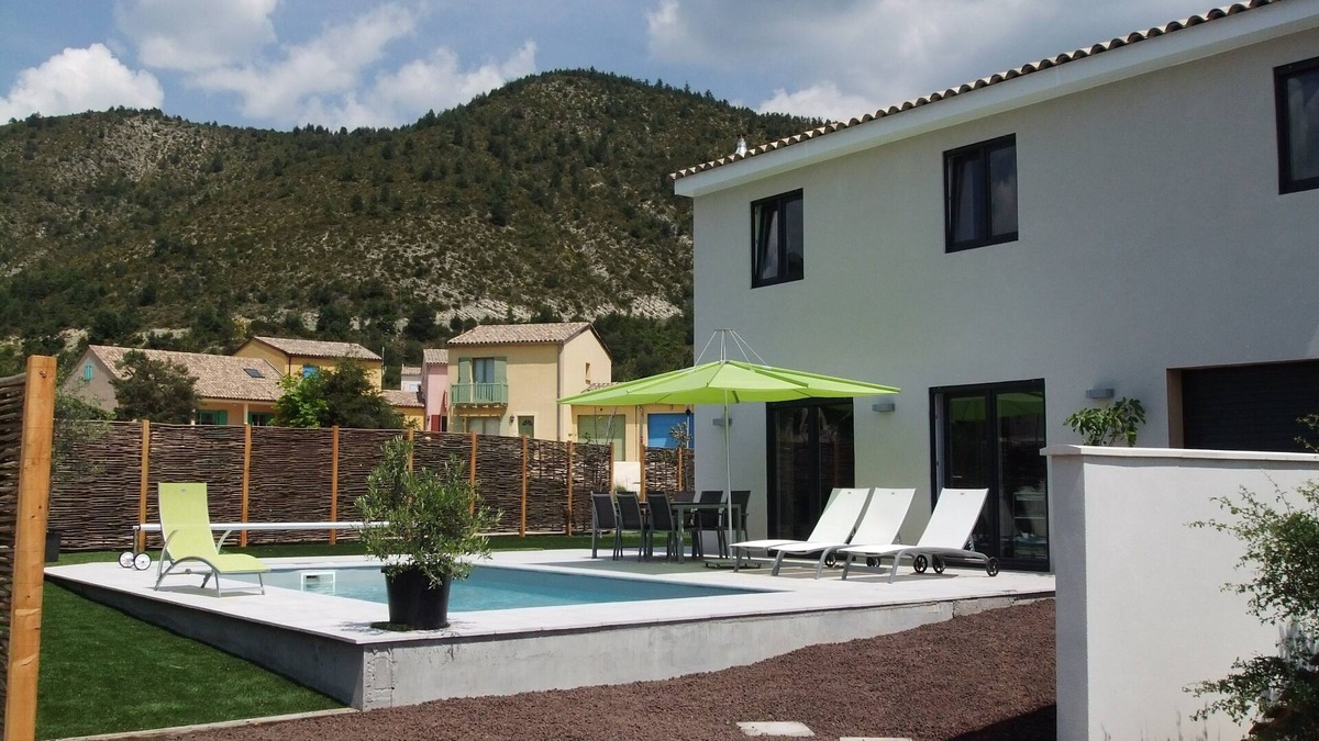 Castellane Villa | Recent new build villa in a quiet area in enclosed garden and private swimming pool