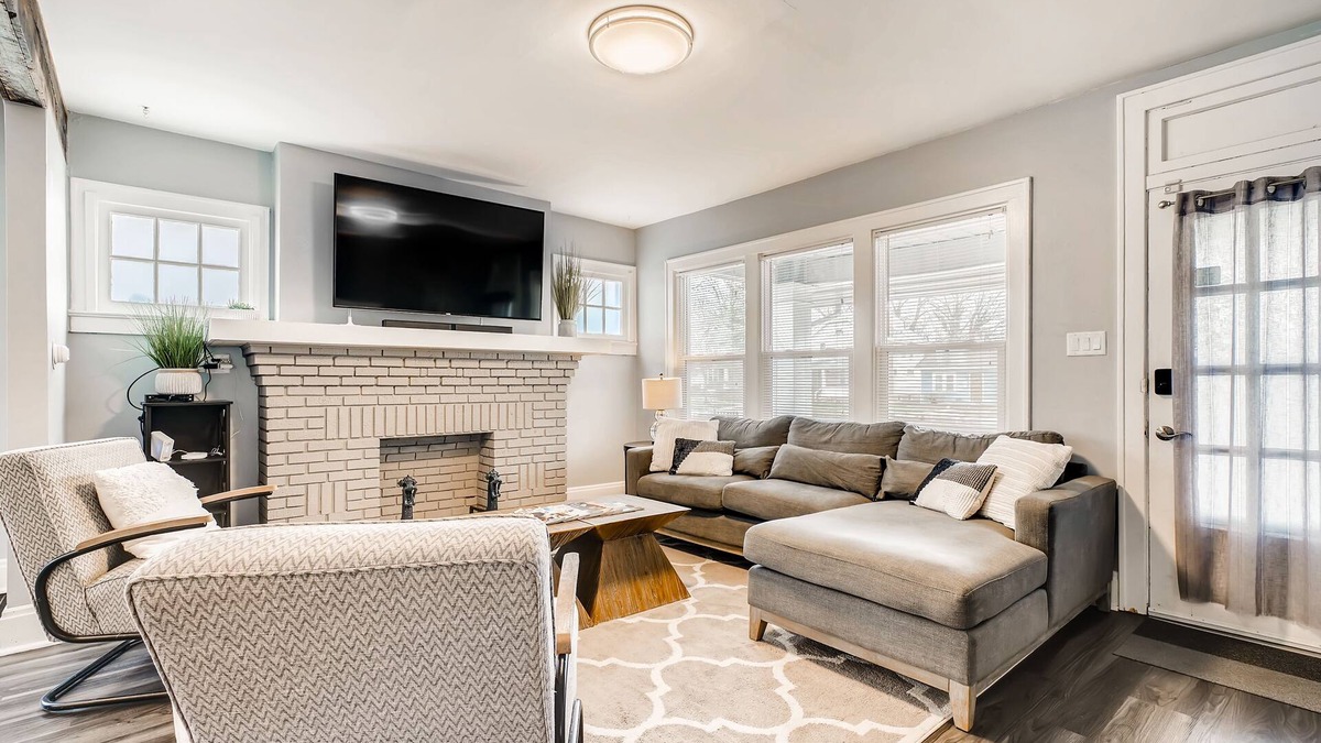 Clintonville House | Recent remodel, 2 King Beds, 5-star reviews, Close to OSU, Zoo & More!