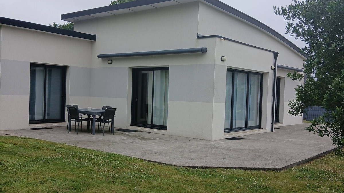 Dineault House | Recent single-storey house between sea and countryside at the entrance to Crozon peninsula