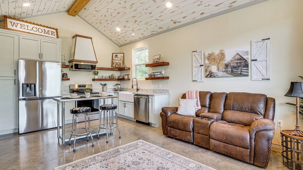 Dennis Cabin | Recently Built Cabin w/Pavilion in Granbury!