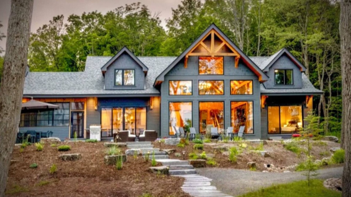 Ryerson Cottage | Recently built high end very private Lakefront family cottage