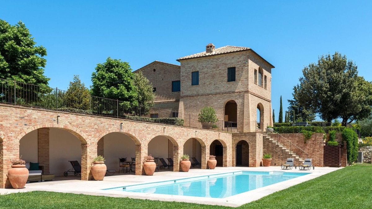 San Giovanni d'Asso Villa | Recently restored Villa in Tuscany, sleeps 12, sw.pool, big garden, olive grove.