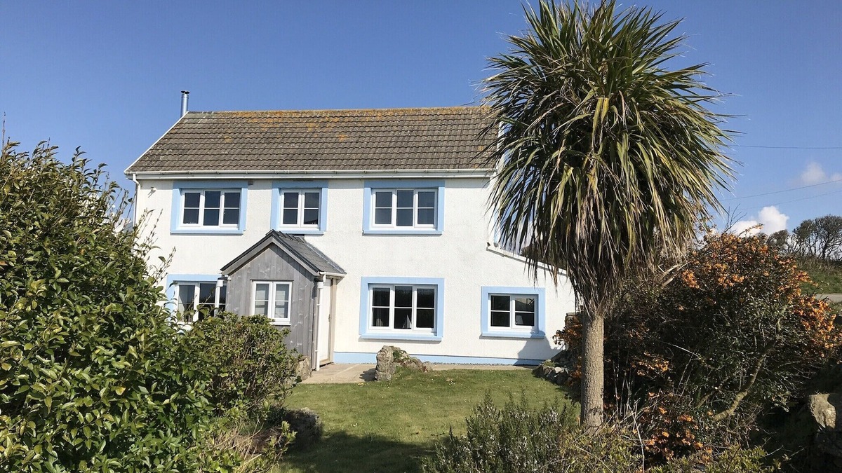 Haverfordwest House | Recently refurbished with Sea views, secluded location and self contained garden