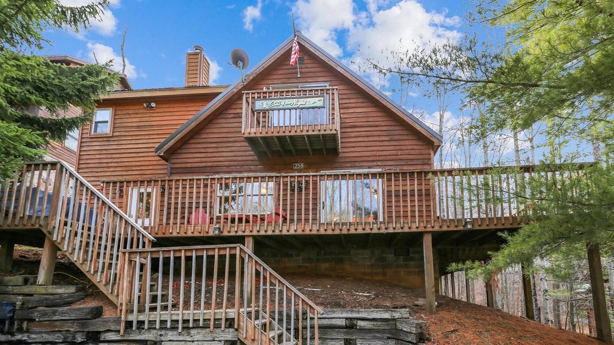 Northface House | Recently rejuvenated Timberline ski area home. Welcome to Still of the Night!