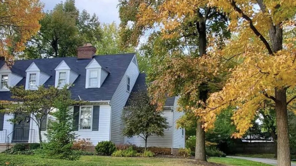 Richmond House | Recently remodeled Colonial-style home with room for the whole family!