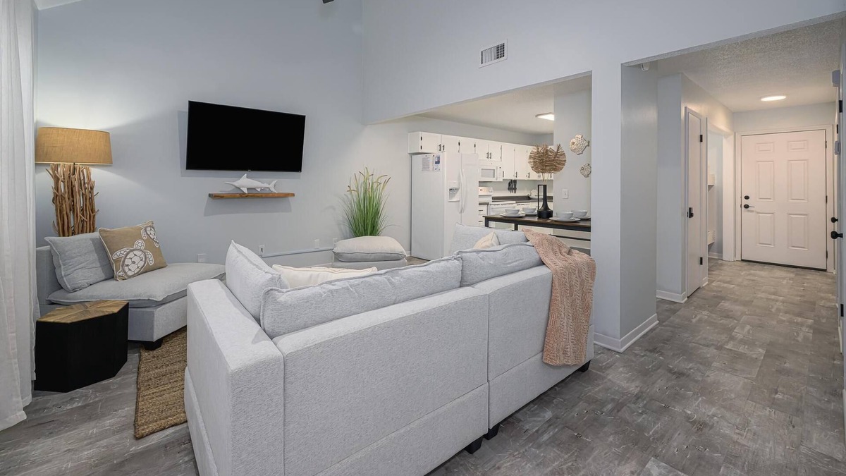 Bel Air House | ~Recently Remodeled/Near Beach & Great Attractions in Quiet Residential Area~