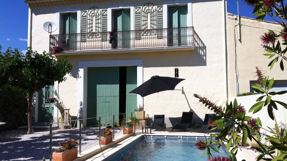 Lezignan-la-Cebe Villa | Recently renovated vineyard 5* house with heated pool and private garden