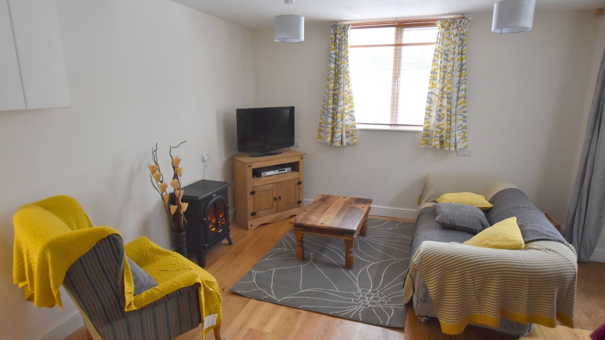 Stoney Middleton House | Recently renovated 2 bedroom annexe with open plan living room and kitchen.