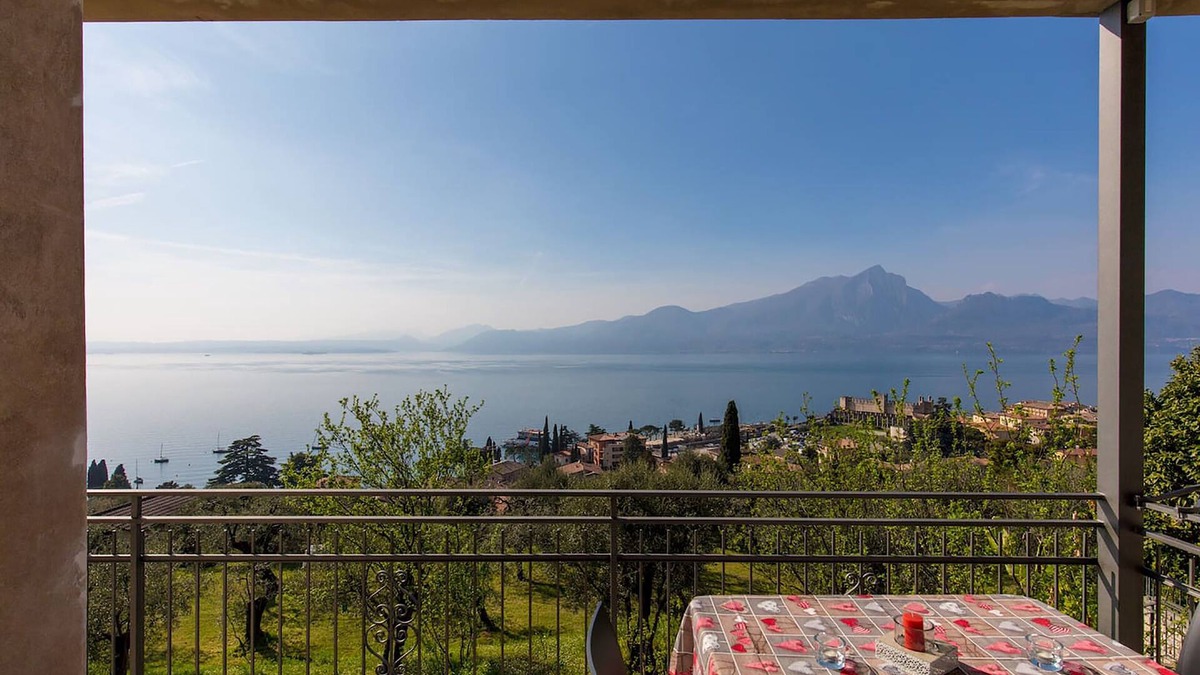Torri del Benaco Apartment | Recently renovated apartment, modern and elegant, with lake view!