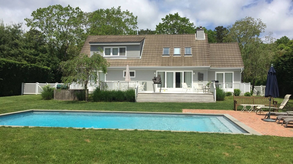 Wainscott Woods House | Recently Renovated Dream Hamptons Home
