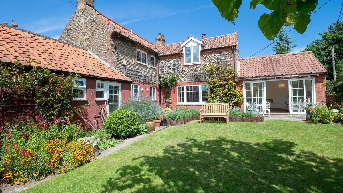 Langham House | Recently renovated elegant cottage ,1 mile to the sea ,wonderful walks