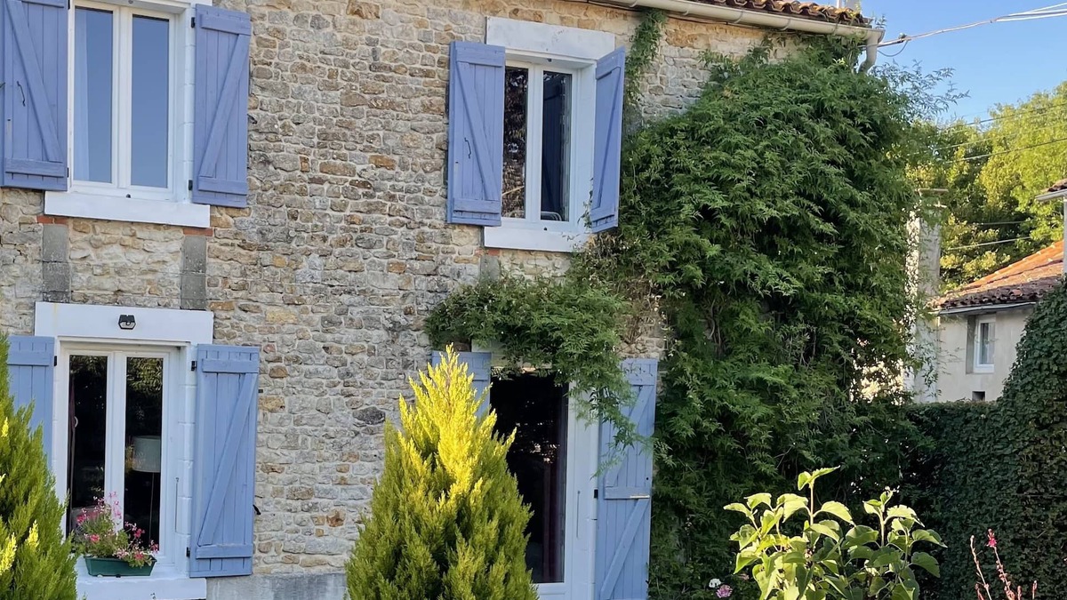 Saint-Valerien Cottage | Recently renovated cottage in the quiet village of St Valerien
