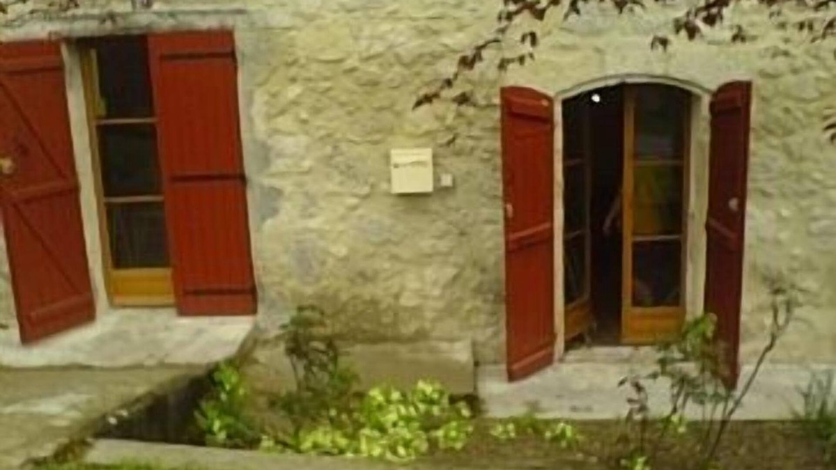 Gueyze House | Recently Renovated Stone Barn in Medieval Village