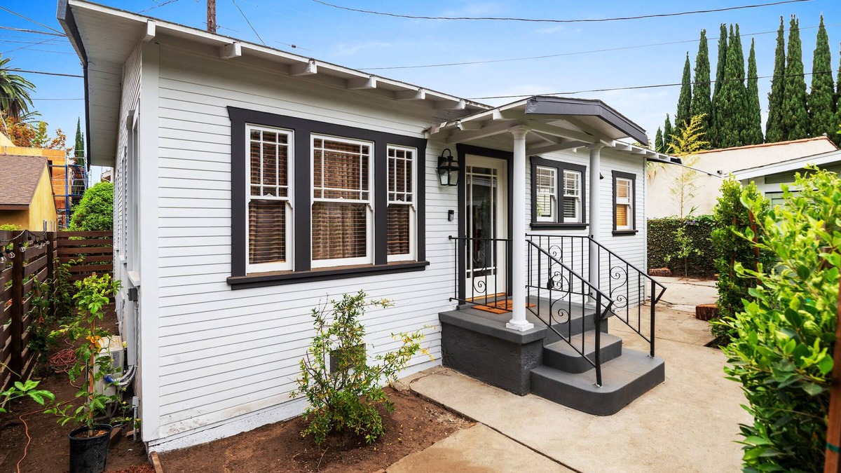 Jefferson House | Recently Renovated 2-Bedroom Haven with Private Garden