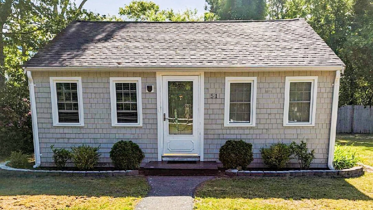 Bass River House | Recently updated cottage walk to activities and 1 mile to beach!