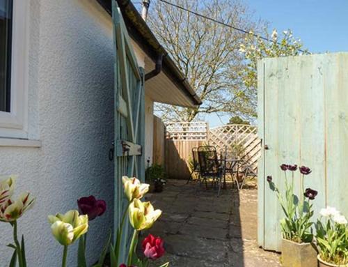 Llanvair Kilgeddin Apartment | Rectory Cottage